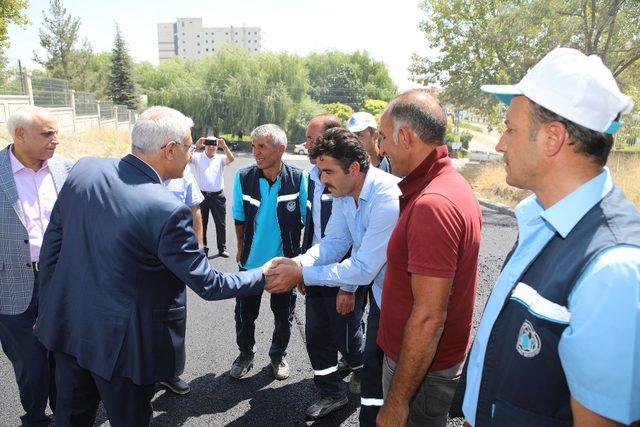 Başkan Güder, asfalt çalışmalarını yerinde inceledi