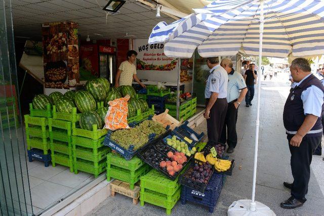 Kaldırım işgali denetimleri sürüyor