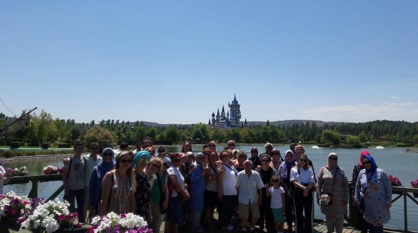 İzmit Belediyesi vatandaşlar Eskişehir&rsquo;e g&ouml;t&uuml;r&uuml;yor