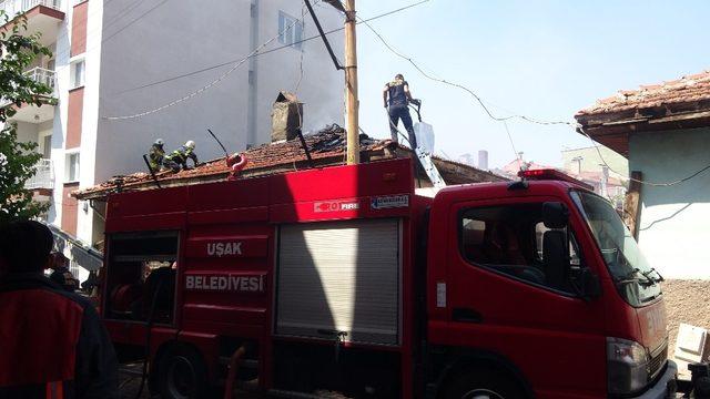 Boş evde çıkan yangın paniğe sebep oldu