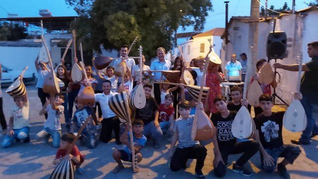 Didim Belediyesi kursiyerlere bağlama dağıttı