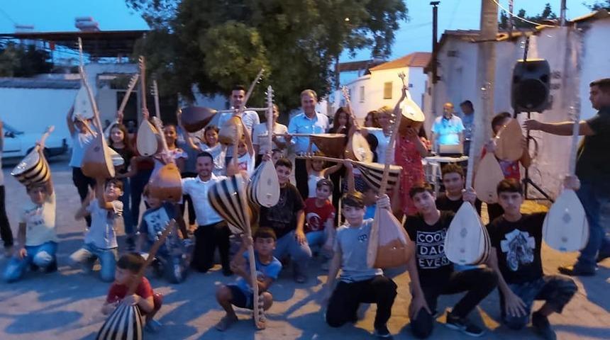 Didim Belediyesi kursiyerlere bağlama dağıttı