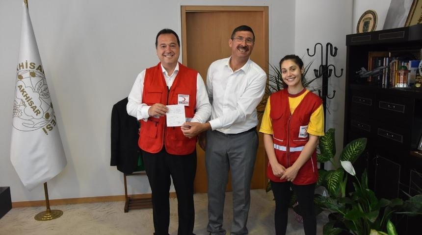 Başkan Dutlulu kurbanını Kızılay’a bağışladı