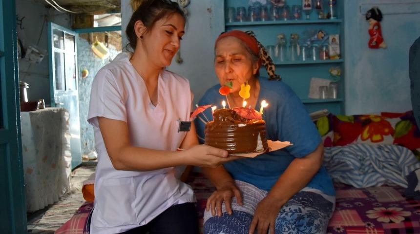 Başkan &Ouml;zcan&rsquo;dan duygulandıran kutlama