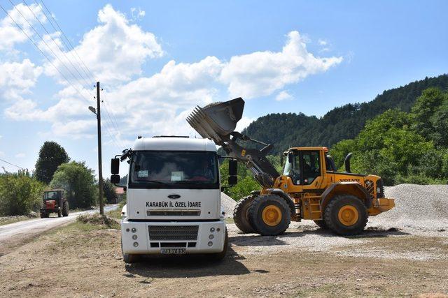 Uzun, Eskipazar ilçesinde asfalt kaplama çalışmalarını inceledi