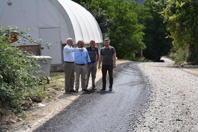 Uzun, Eskipazar ilçesinde asfalt kaplama çalışmalarını inceledi