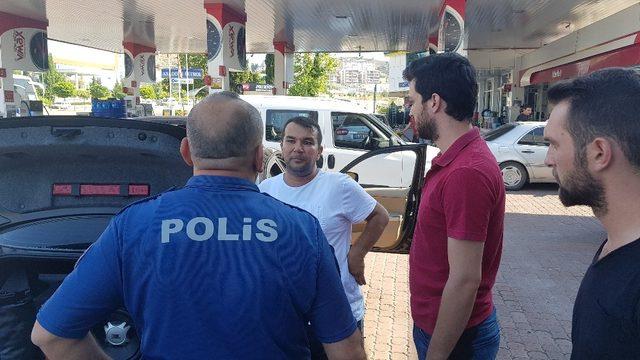 “Kayınpederimi öldüreceğim” dedi 2 arkadaşını rehin aldı