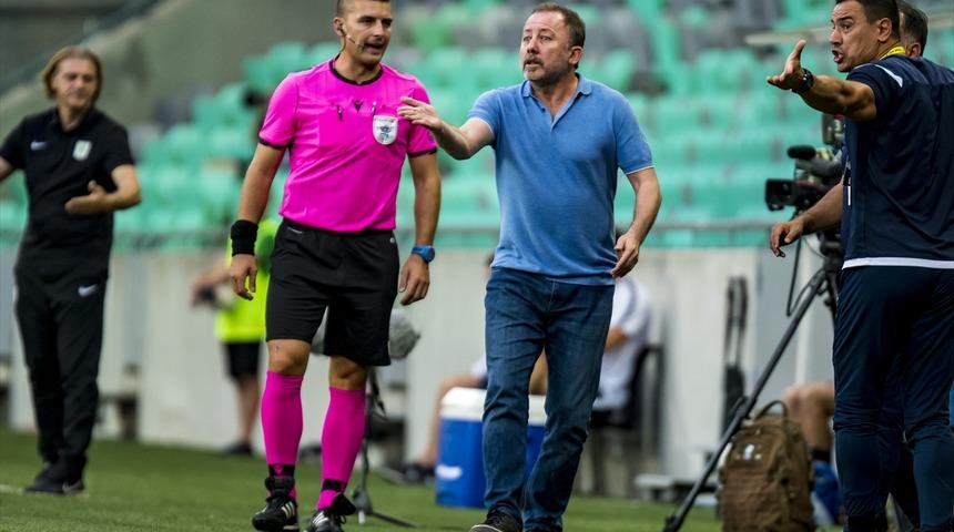 Yeni Malatyaspor kalecisi Fabien Farnolle'e ırkçı saldırı!