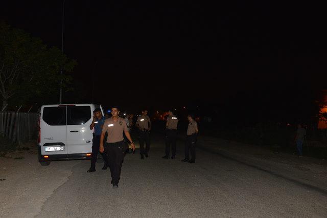 Otomobilin &ccedil;arpıp, ka&ccedil;tığı 10 g&uuml;nl&uuml;k evli mahalle bek&ccedil;isi ağır yaralandı 1