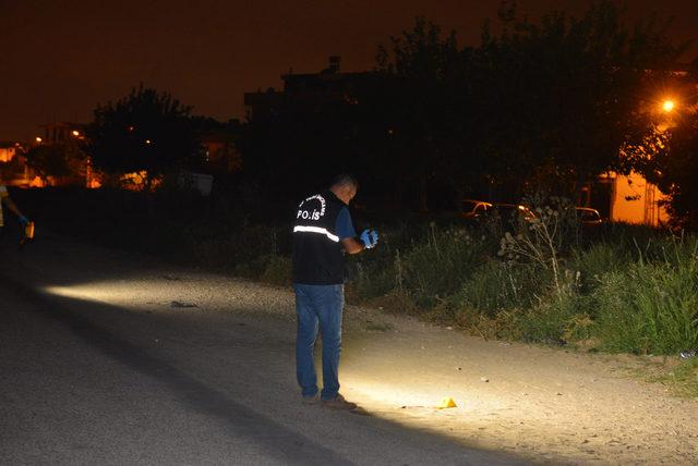 Otomobilin &ccedil;arpıp, ka&ccedil;tığı 10 g&uuml;nl&uuml;k evli mahalle bek&ccedil;isi ağır yaralandı 3