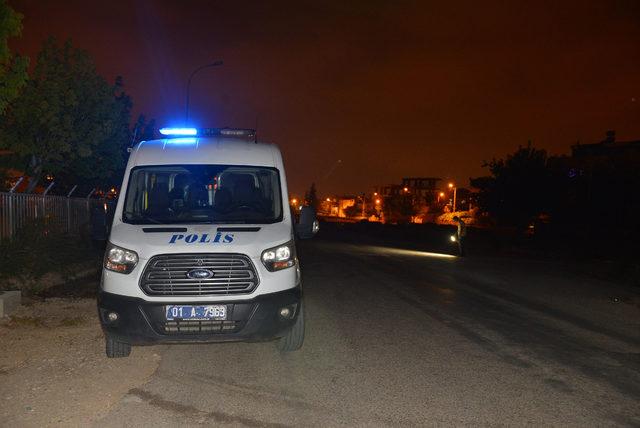 Otomobilin &ccedil;arpıp, ka&ccedil;tığı 10 g&uuml;nl&uuml;k evli mahalle bek&ccedil;isi ağır yaralandı 4