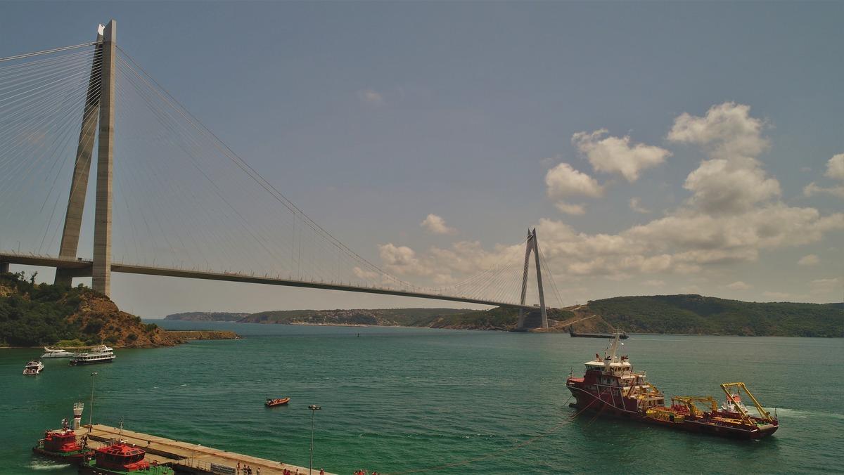 İstanbul Boğazı'nda nefes kesen tatbikat!