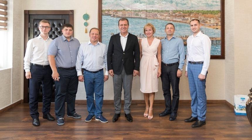 Başkan Se&ccedil;er, Tataristanlı yatırımcıları Mersin&rsquo;e davet etti