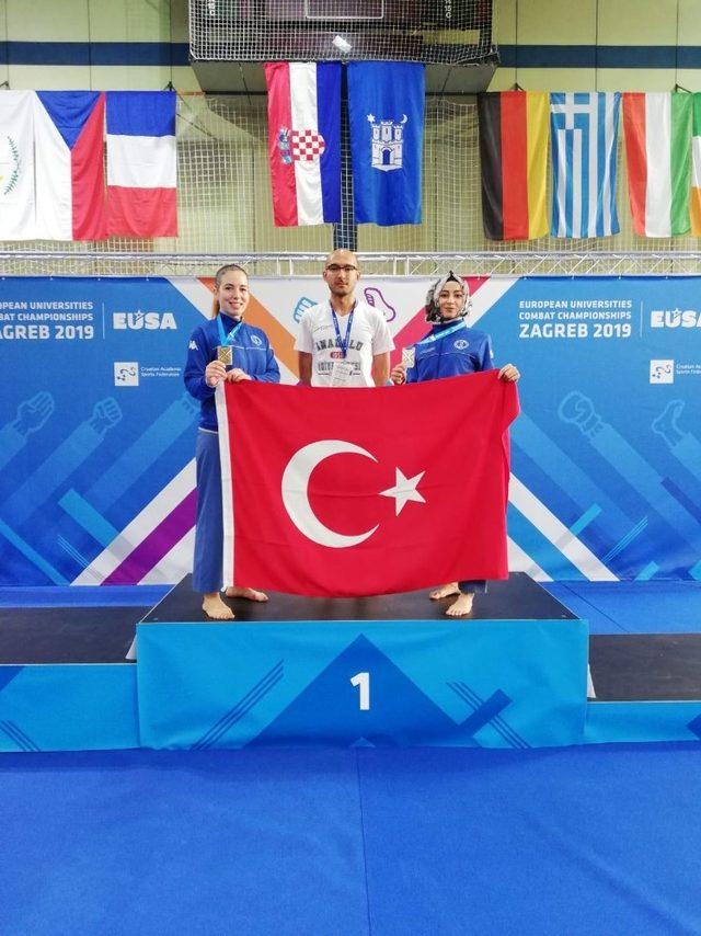 Anadolu Üniversiteli taekwondocular madalya ile dönüyor