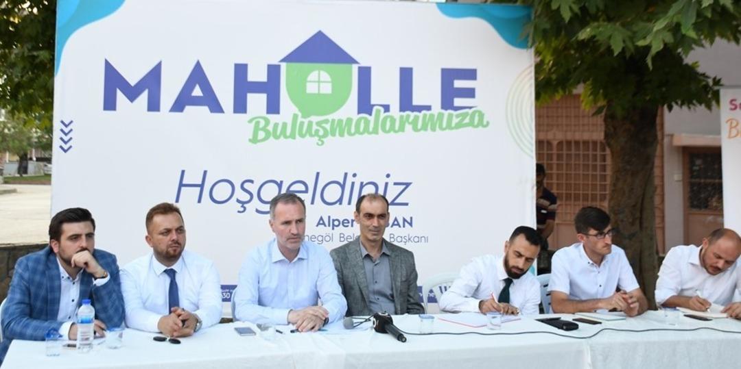 Başkan vatandaşın talep ve &ouml;nerilerini tek tek not aldı