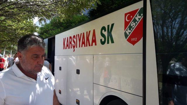 Karşıyaka Spor Kulübü futbolcuları, Dumlupınar Şehitliğini ziyaret etti