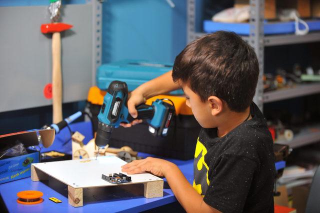 Çocuklar robot üretiyor