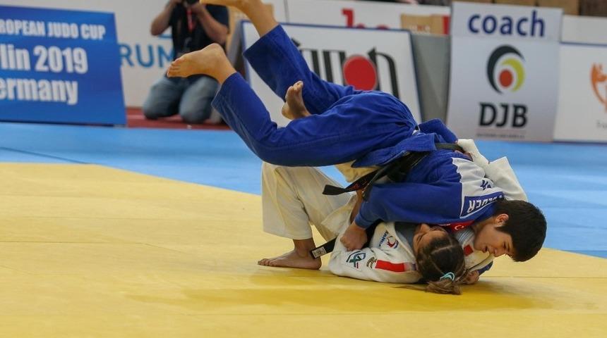 Kağıtsporlu Tuğ&ccedil;e, Avrupa Şampiyonu