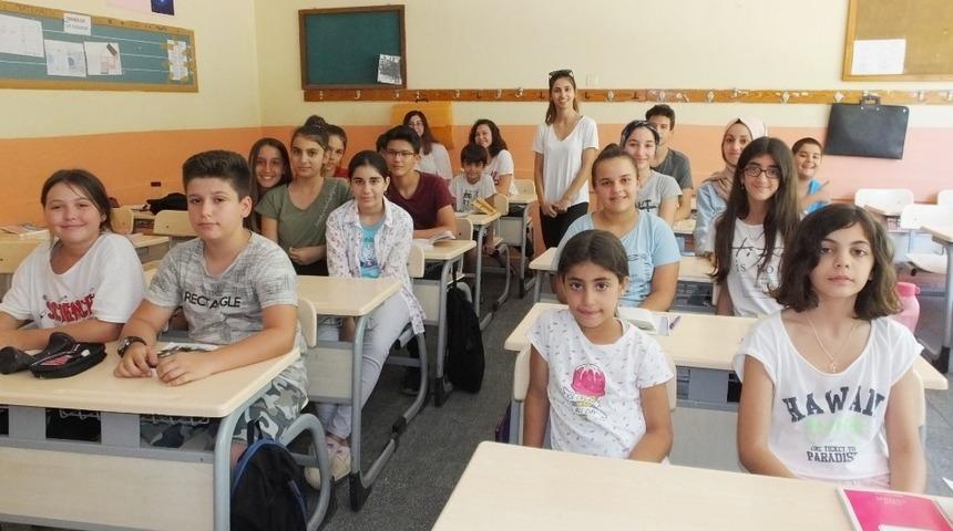 Burhaniye&rsquo;de &ouml;ğrenciler etkili ve hızlı okumayı &ouml;ğreniyor