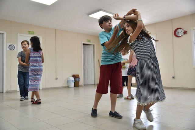 Tepebaşı’nda çocuklar salsa yapmayı öğrendi