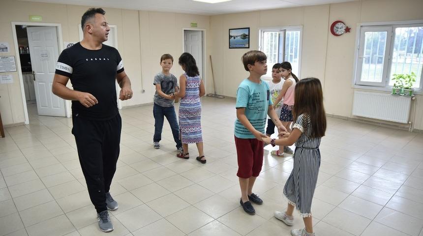 Tepebaşı&rsquo;nda &ccedil;ocuklar salsa yapmayı &ouml;ğrendi