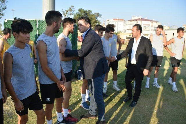 Aliağaspor FK antrenmanına sürpriz ziyaret