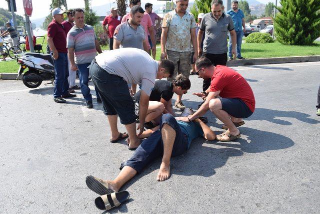 Yağ dökülen yolda motosiklet devrildi; kasksız sürücü yaralı