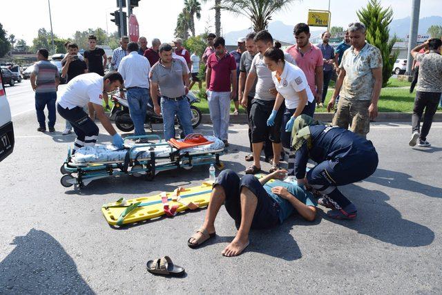 Yağ dökülen yolda motosiklet devrildi; kasksız sürücü yaralı