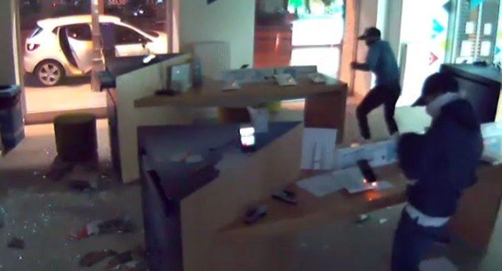 Tam 80 bin TL! Kaldırım taşı ile 40 saniyede vurgun G1