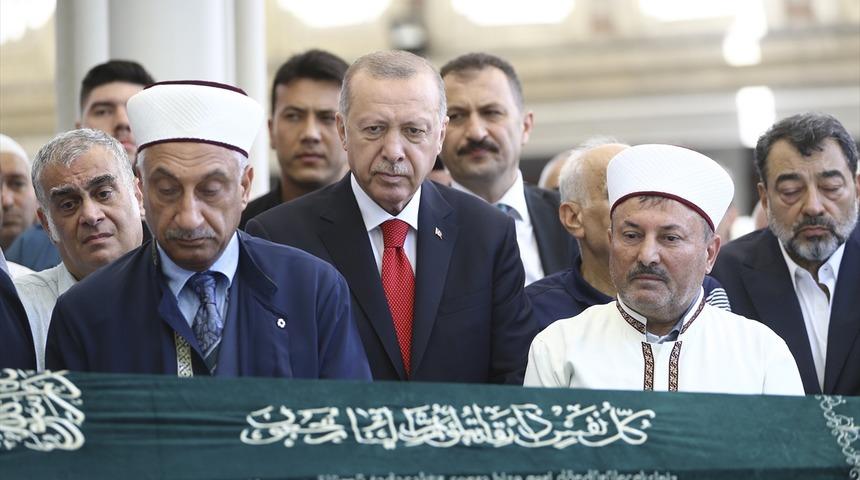 Prof. Dr. Emin Işık son yolculuğuna uğurlandı, cenazeye Erdoğan da katıldı