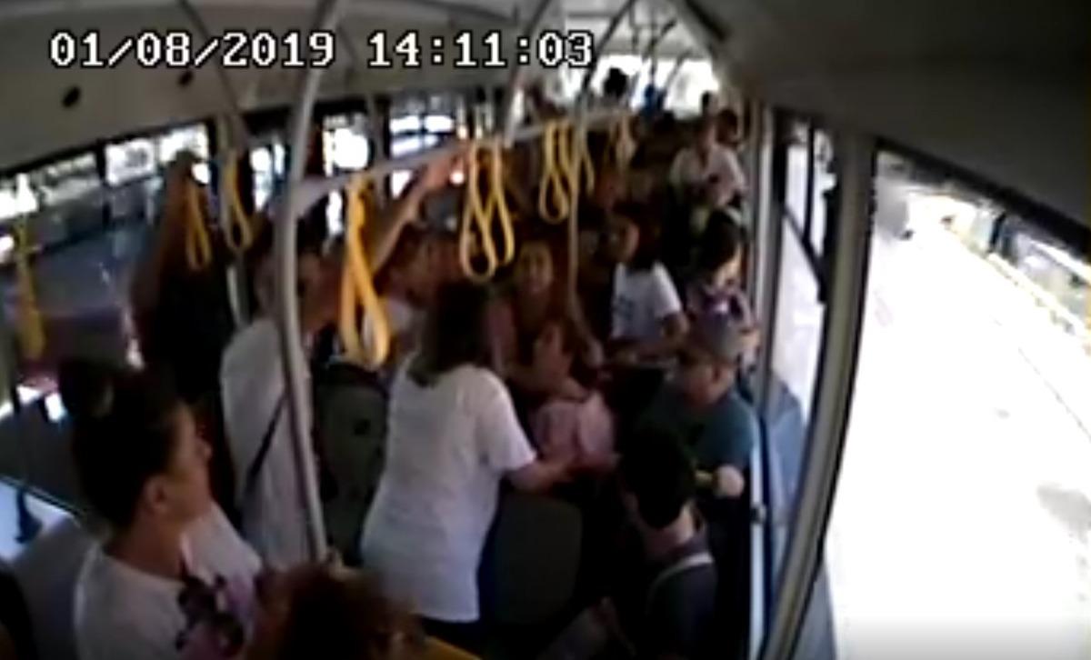 Fenalaşan hamile yolcu otob&uuml;sle hastaneye g&ouml;t&uuml;r&uuml;ld&uuml;