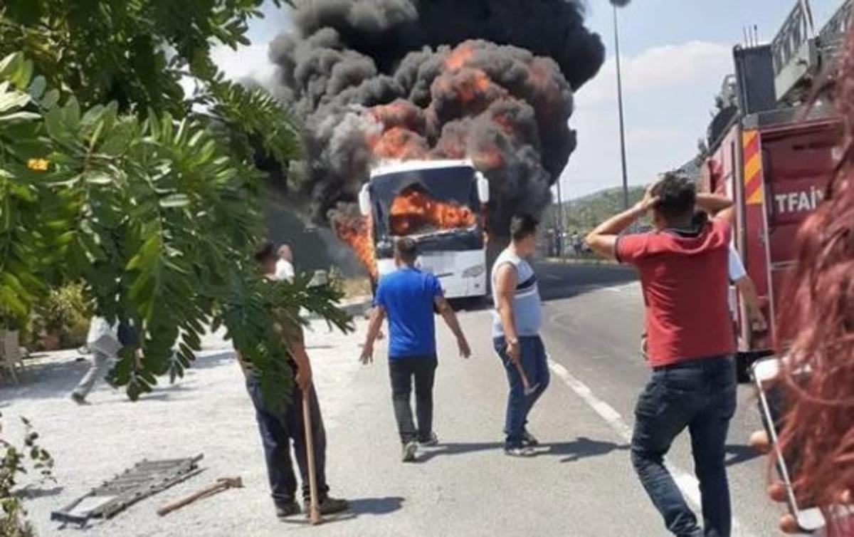 Balıkesir'de yolcu otob&uuml;s&uuml; alev aldı! &Ouml;l&uuml; ve yaralılar var