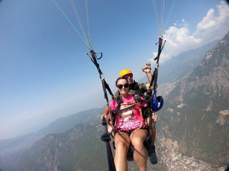İngiliz paraşütçü, ölen annesini gökyüzünde andı G1