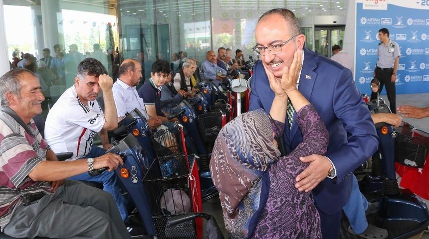 Meram&rsquo;da engellilerin ak&uuml;l&uuml; ara&ccedil; sevinci