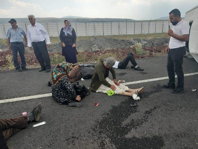 Şiddetli rüzgar, diyaliz hastalarının minibüsünü devirdi: 6 yaralı