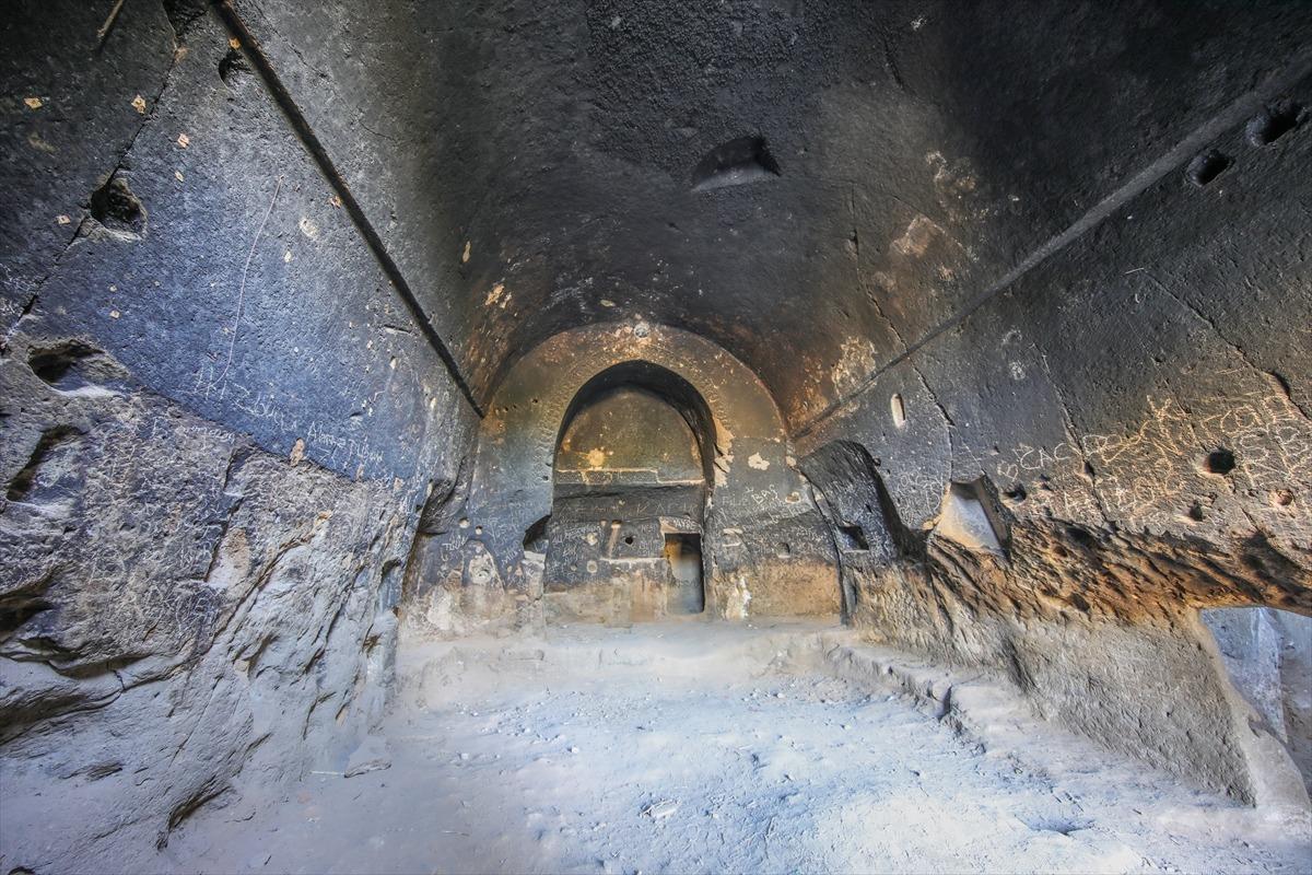 Ahlat'ta 883 yıllık kitabe bulundu