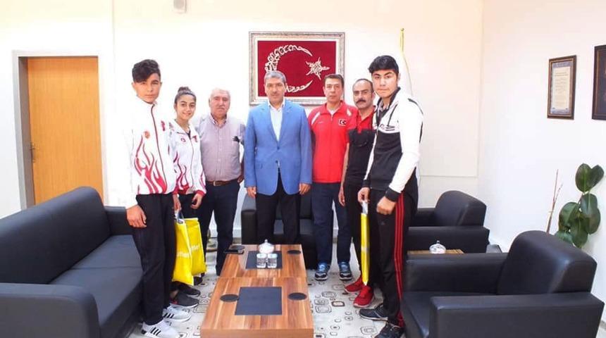 Başarılı sporculardan M&uuml;d&uuml;r Tun&ccedil;&rsquo;a ziyaret