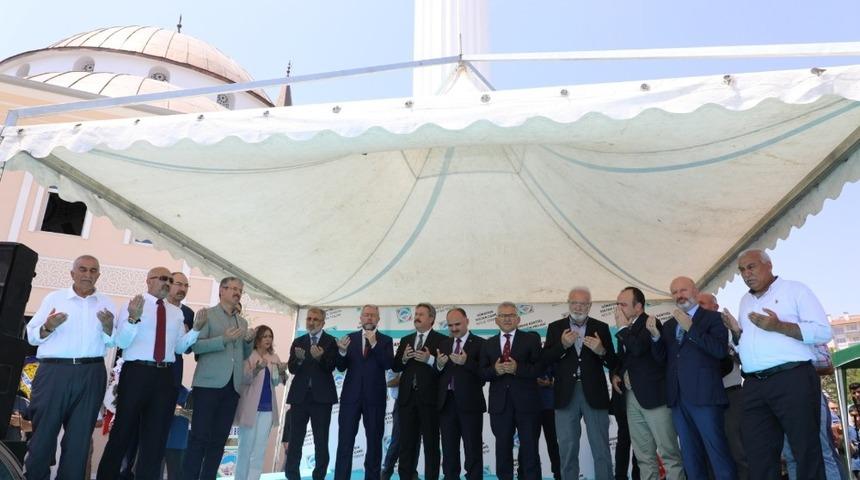 G&uuml;naydın Sultan Camisi ibadete a&ccedil;ıldı, 87 m&uuml;lk sahibine anahtarları verildi