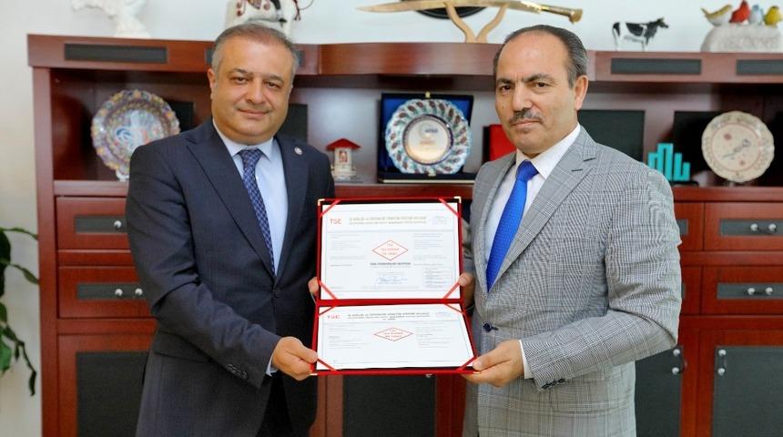 B&uuml;y&uuml;kşehir DESKİ&rsquo;ye 2 &ouml;nemli sistem kalitesi belgesi