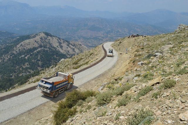 Büyükşehir, dumanlı yayla yolunu asfaltladı