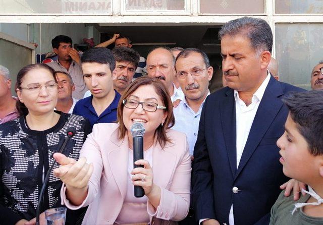 Fatma Şahin’den kadın başkan adayına destek