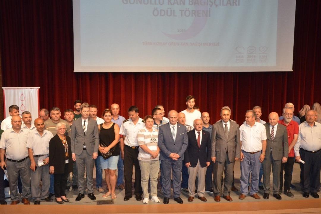 Kan bağış&ccedil;ıları &ouml;d&uuml;llendirildi