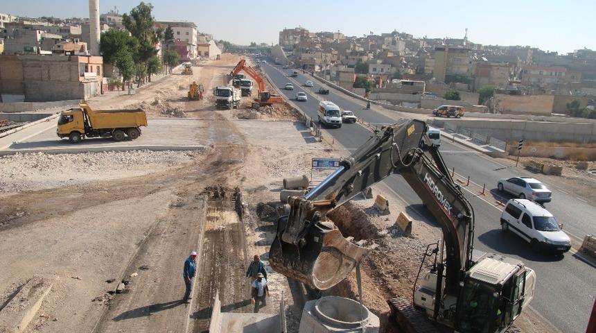 Karakoyun k&ouml;pr&uuml;l&uuml; kavşakta &ccedil;alışmalar hızlandırıldı