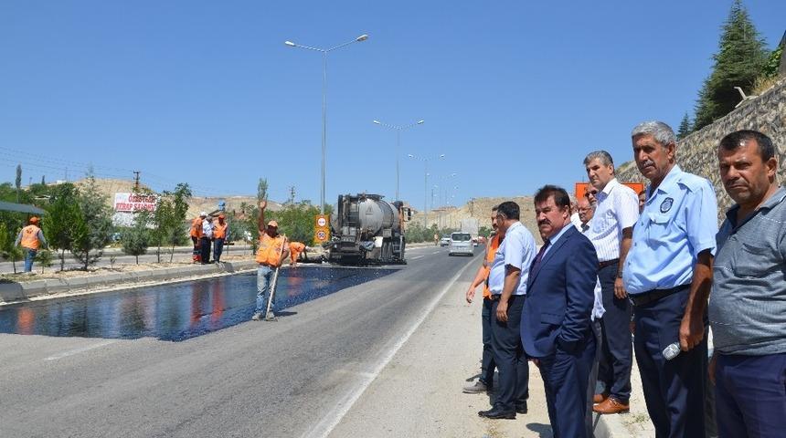 D-300 Karayolunda asfalt &ccedil;alışması yapılıyor