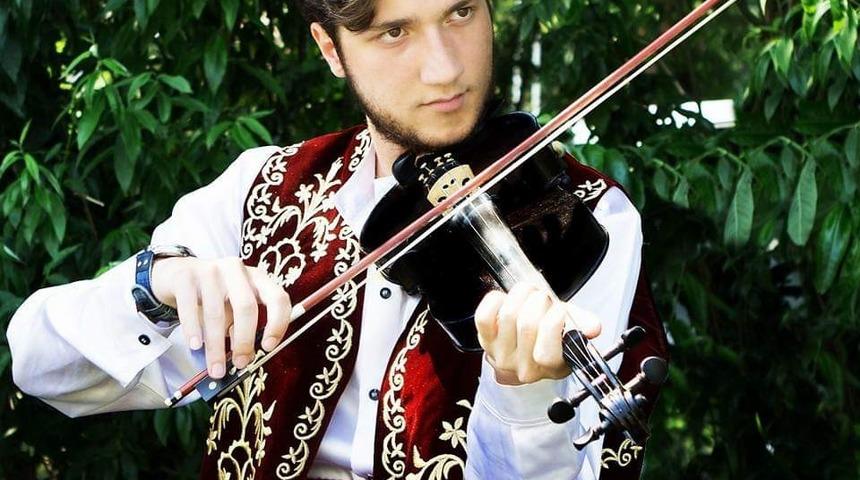 Oğlunun doğum gününü Kur’an Kursu öğrencileriyle kutladı