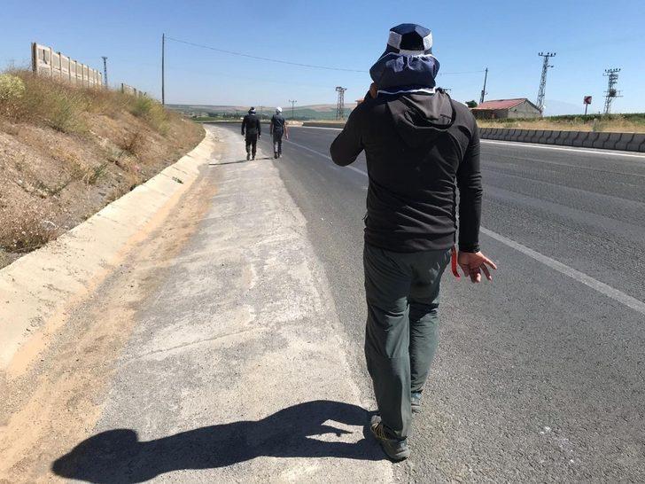 Van Gölü’ne dikkat çekmek için günde 40 kilometre yürüyorlar G2