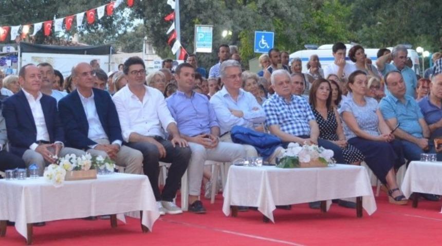 Burhaniye&rsquo;de kitapseverler &Ouml;ren&rsquo;e akın etti