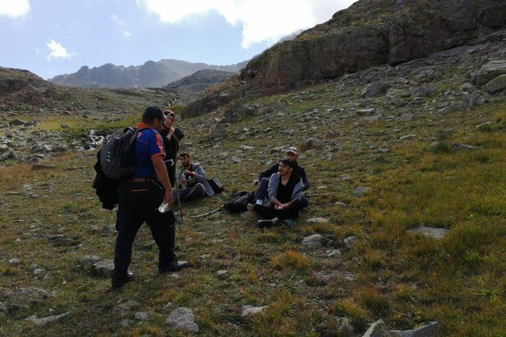 Artabel Göllerinde yüksek irtifadan etkilenen vatandaşları AFAD ekipleri kurtardı G1