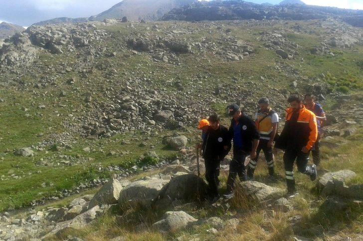 Artabel Göllerinde yüksek irtifadan etkilenen vatandaşları AFAD ekipleri kurtardı G2