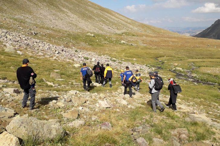 Artabel Göllerinde yüksek irtifadan etkilenen vatandaşları AFAD ekipleri kurtardı G5